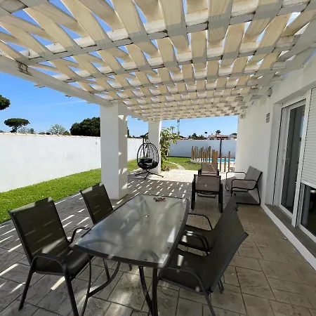 Con Piscina Privada Y Cerca Del Mar, Mire Fotos Y Elija El Suyo, Le Esperamos Nyaraló *