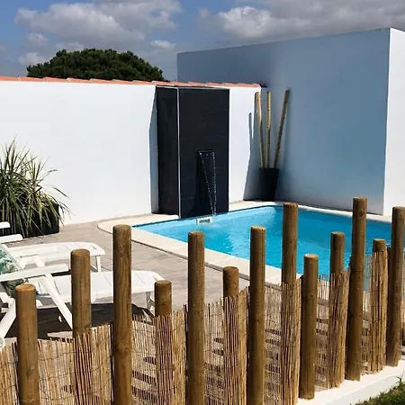 Con Piscina Privada Y Cerca Del Mar, Mire Fotos Y Elija El Suyo, Le Esperamos Nyaraló