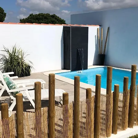 Con Piscina Privada Y Cerca Del Mar, Mire Fotos Y Elija El Suyo, Le Esperamos Nyaraló